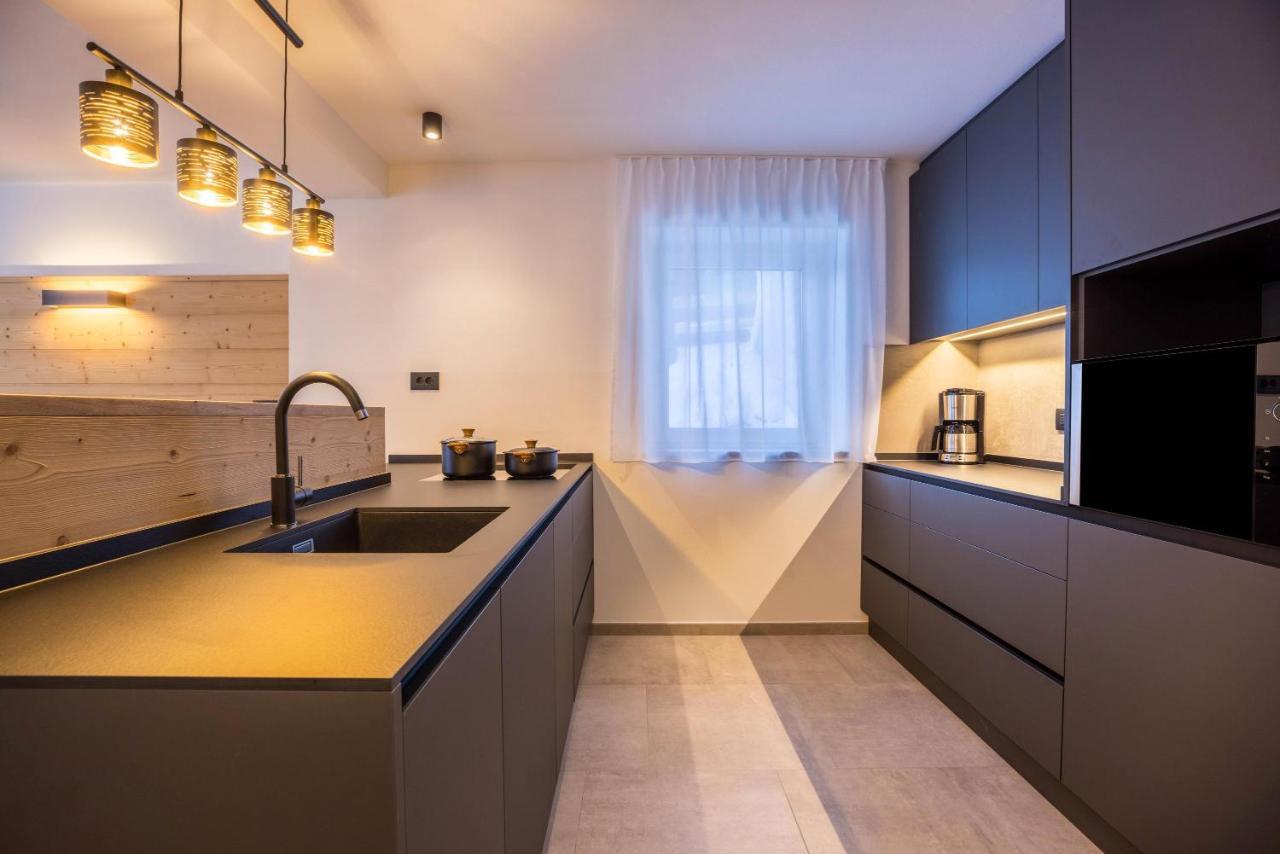 Apartments Armeri Black Dolomites Сан-Віджиліо-ді-Мареббе Екстер'єр фото